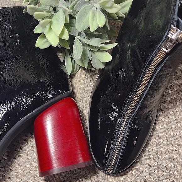 Linea Azzurra Vera Pella Parent Leather Zip Up Ankle Bootie - Picture 2 of 16